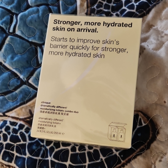 Clinique Dramatically Different Lotion Duo - Picture 2 of 5